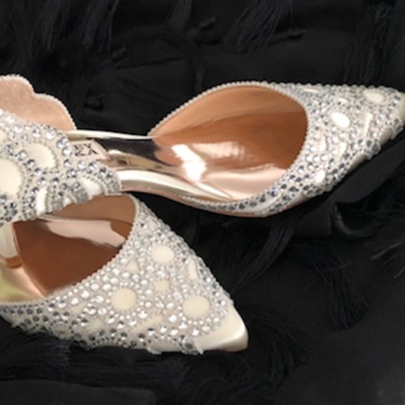 'Ginny' d'Orsay Pump by Badgley Mischka - Picture 2 of 7